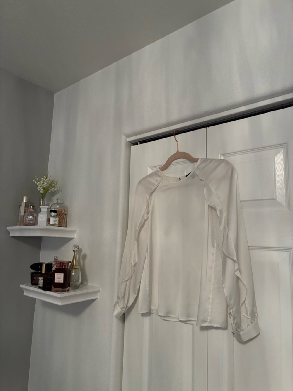 Banana Republic Cream Ruffle-Trim Long Sleeve Blouse